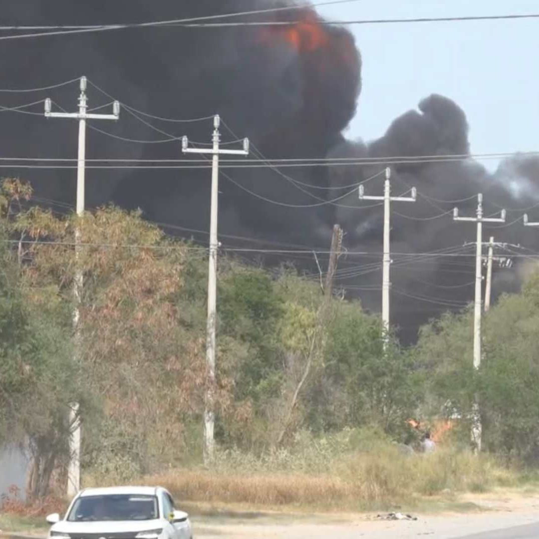 Humo por incendo en fábrica
